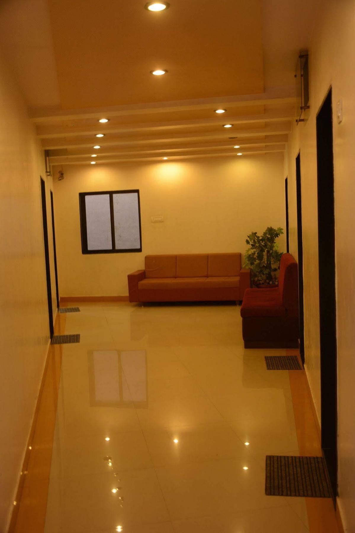Hotel Oyo 14943 Shubh Suvidha Somnāth Exterior foto